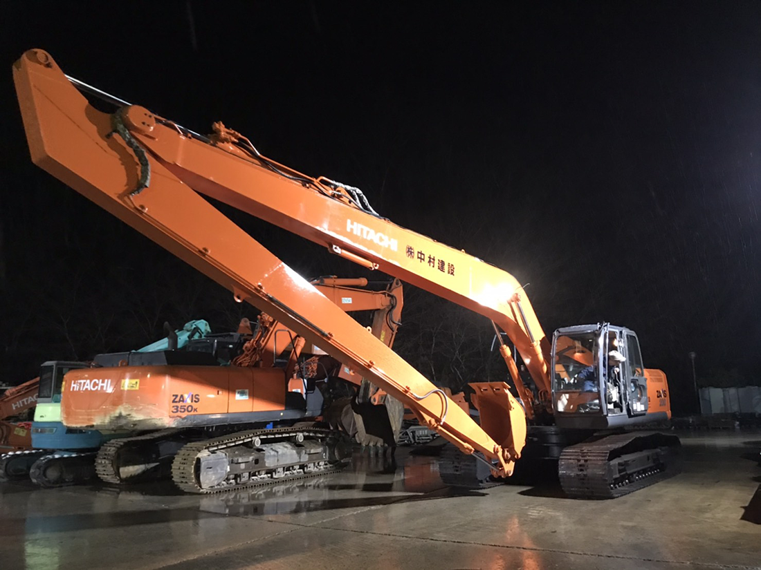 img_about_backhoe.png